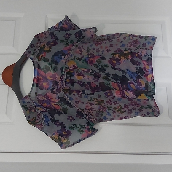 Willow & Clay sheer floral blouse. Floral pattern - Picture 3 of 7